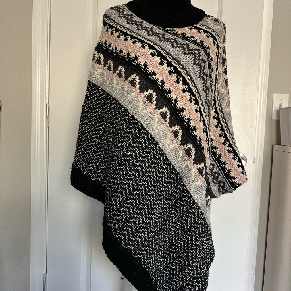 Cocogio Brand Knit PonchoOne Size 55